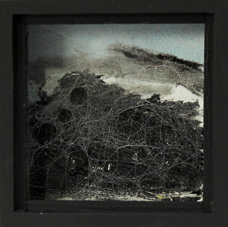 Brume matinale 3 - Morning mist 3 / Bois peint et toile d'araignée - <br />
Painted wood and spider web. 11,3 x 11,3 x 5,5 cm. 2013